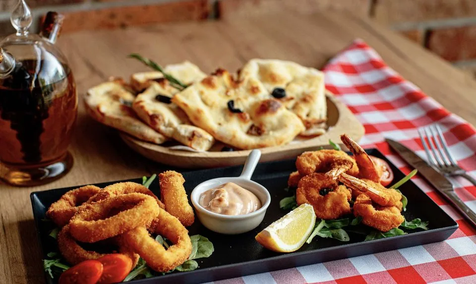 Antipasti — Na początek — do dzielenia się przy stole.